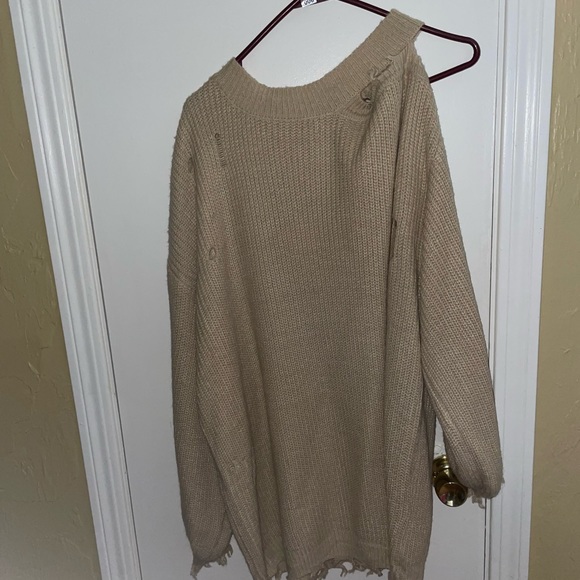 Entro heavily distressed sweater - Picture 2 of 3